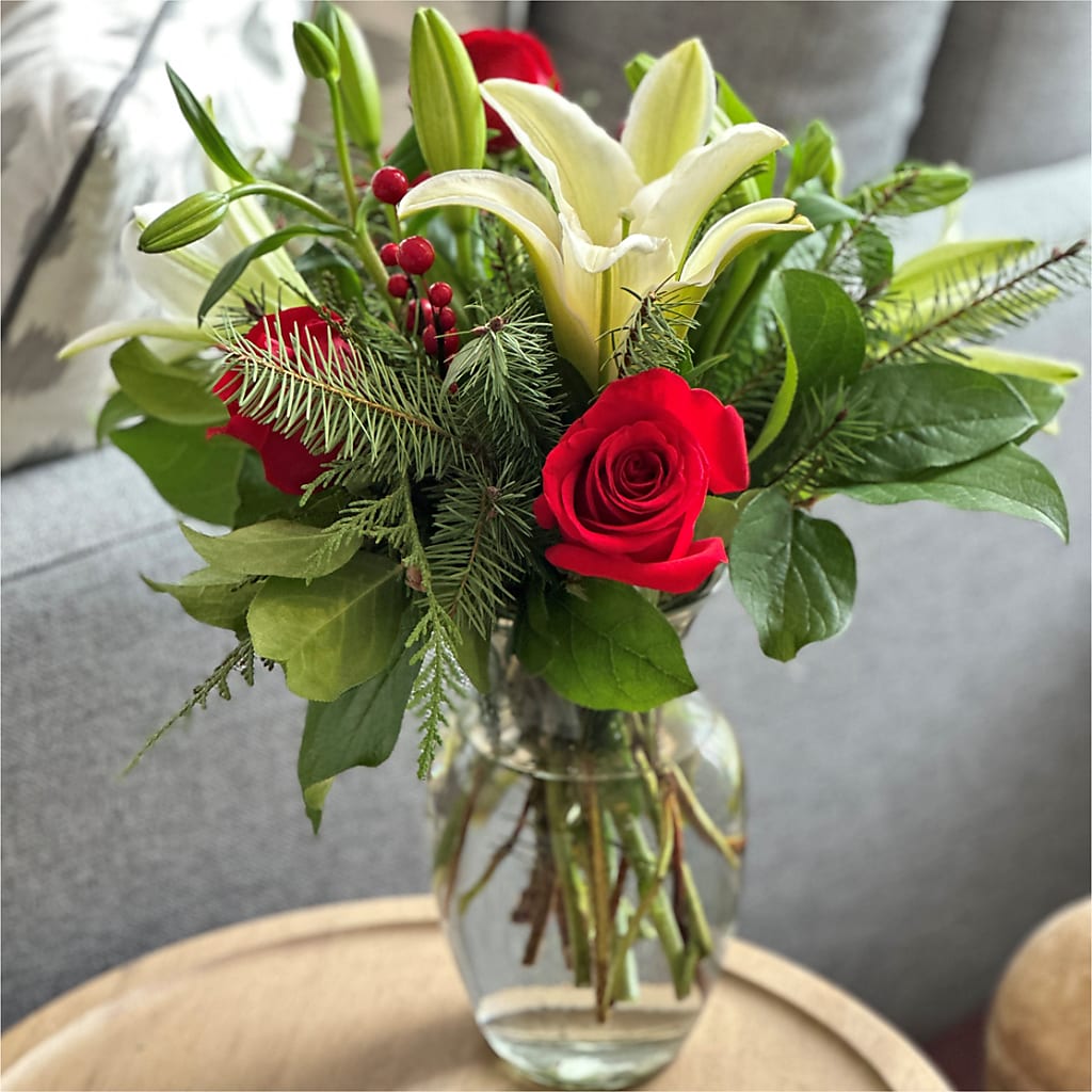 Sparkling Snowflakes Bouquet –  Secret Garden By Leo, Chicago IL