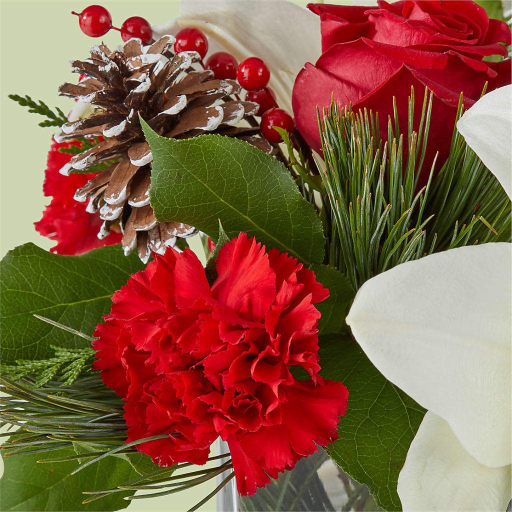 Glistening Icicles Bouquet –  Secret Garden By Leo, Chicago IL